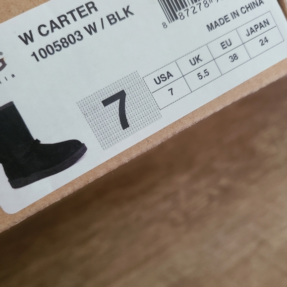 🔥UGG Carter Black Water-Resistant Suede Sheepskin Boots Size 7 - Picture 10 of 12